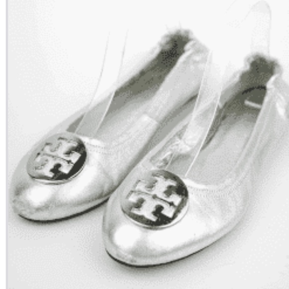 Tory Burch Shoes - Tory Burch “REVA” metallic silver travel ballerina flats 💙